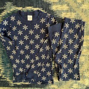 Hanna Andersson Pajamas.  Snowflake.  Kids Size 8.